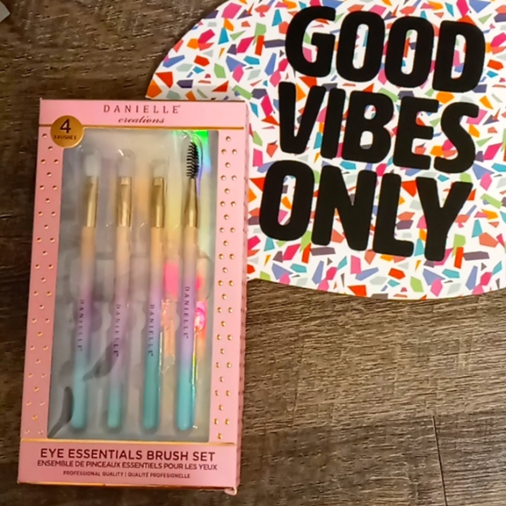Danielle Creations Brush Set